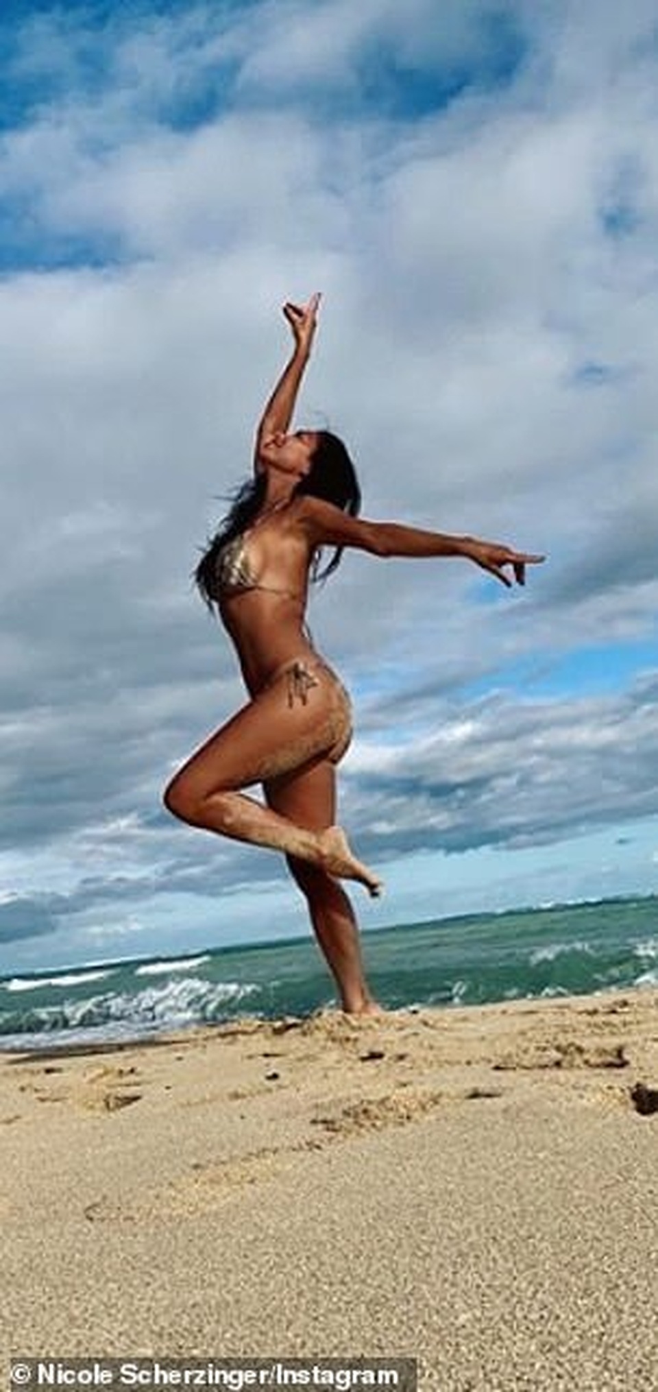 Nicole Scherzinger bốc lửa trên biển Hawaii - 4 Nicole Scherzinger bốc lửa trên biển Hawaii - 4