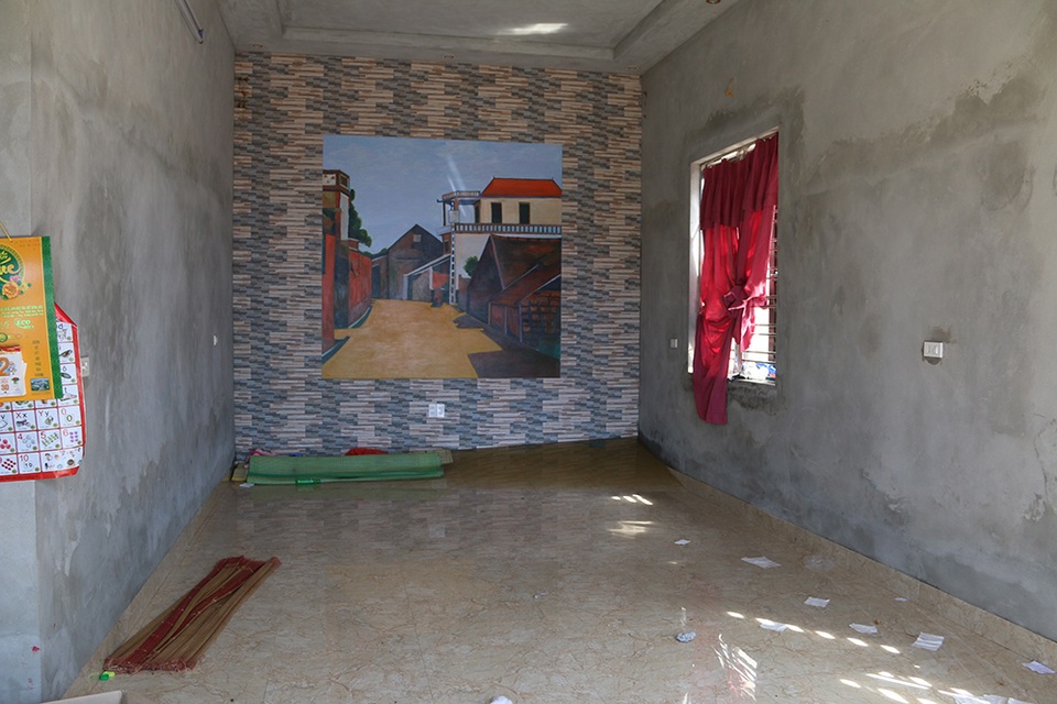 Cận cảnh ngôi nhà bất ngờ sụt xuống hố sâu 4m ở Hà Nội - 6