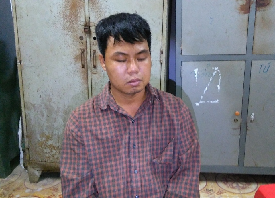 Dùng vé số giả trúng thưởng lừa đảo người bán vé số dạo - 1