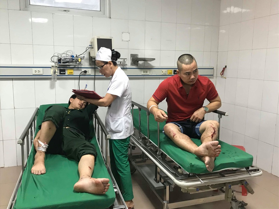 Vụ xe du lịch gặp nạn: Chuyển nạn nhân ra Hà Nội để tiếp tục chữa trị - 2 Vụ xe du lịch gặp nạn: Chuyển nạn nhân ra Hà Nội để tiếp tục chữa trị - 2