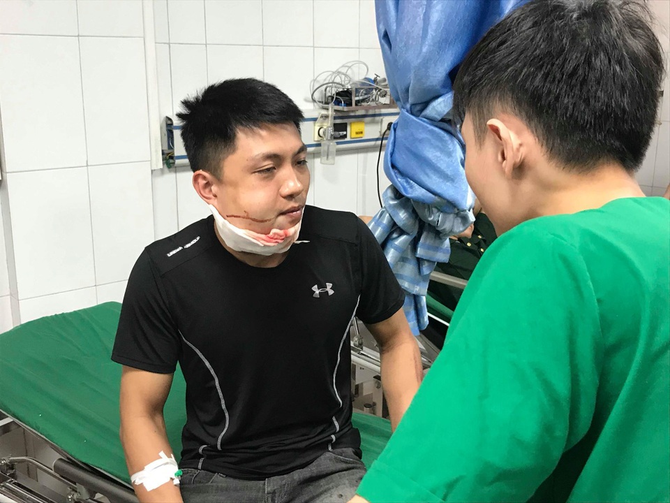 Vụ xe du lịch gặp nạn: Chuyển nạn nhân ra Hà Nội để tiếp tục chữa trị - 3 Vụ xe du lịch gặp nạn: Chuyển nạn nhân ra Hà Nội để tiếp tục chữa trị - 3