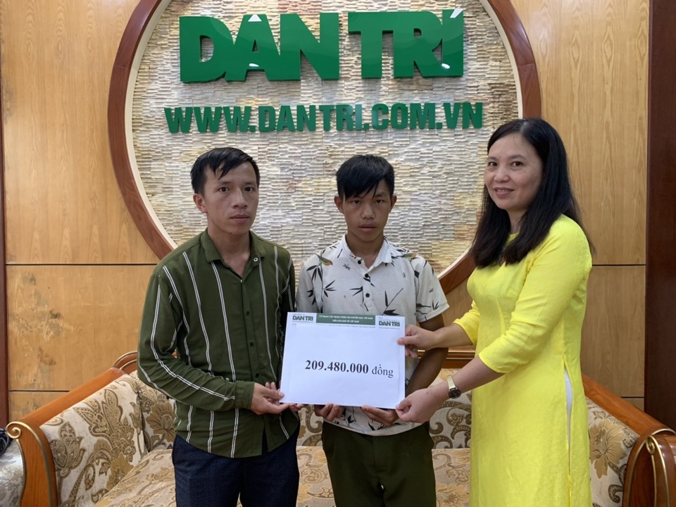 Bạn đọc Dân trí giúp đỡ cậu bé dân tộc Vàng A Hưởng hơn 209 triệu đồng - 3 Bạn đọc Dân trí giúp đỡ cậu bé dân tộc Vàng A Hưởng hơn 209 triệu đồng - 3