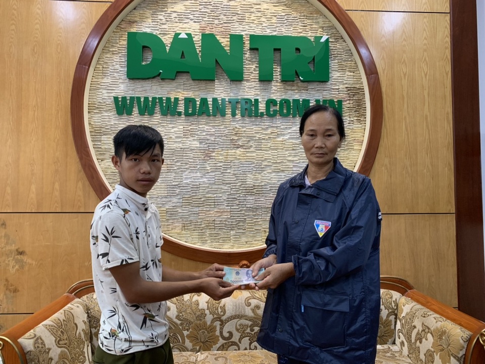 Bạn đọc Dân trí giúp đỡ cậu bé dân tộc Vàng A Hưởng hơn 209 triệu đồng - 5 Bạn đọc Dân trí giúp đỡ cậu bé dân tộc Vàng A Hưởng hơn 209 triệu đồng - 5