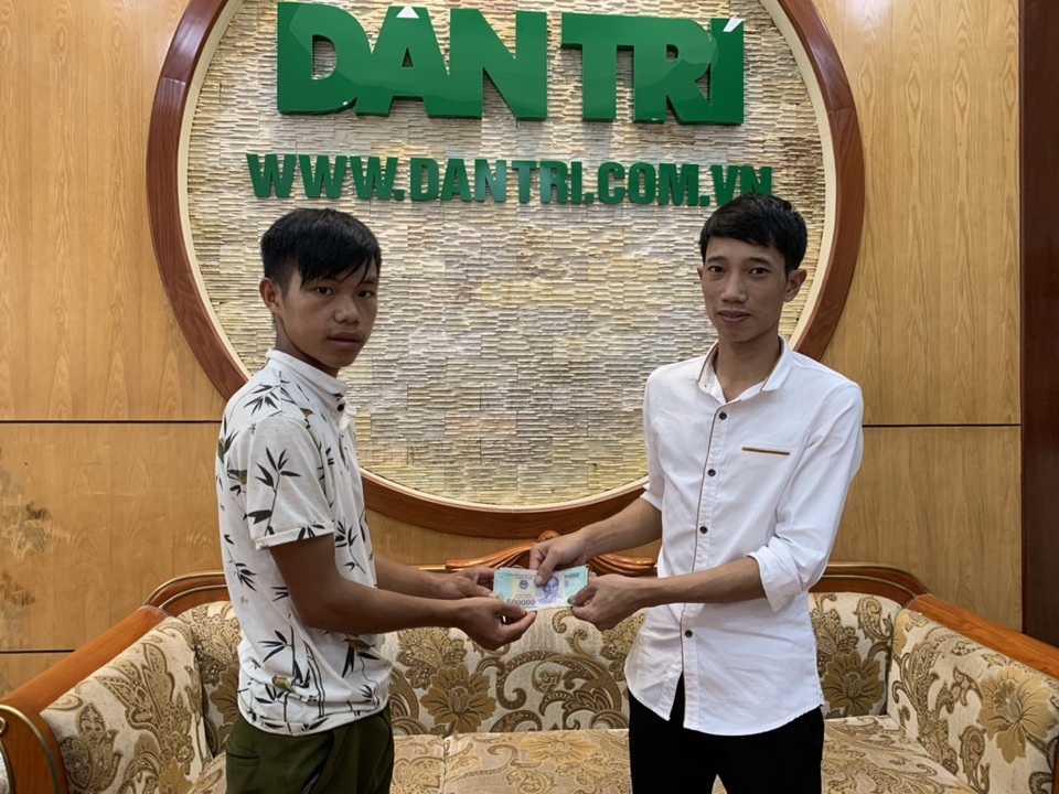 Bạn đọc Dân trí giúp đỡ cậu bé dân tộc Vàng A Hưởng hơn 209 triệu đồng - 4 Bạn đọc Dân trí giúp đỡ cậu bé dân tộc Vàng A Hưởng hơn 209 triệu đồng - 4