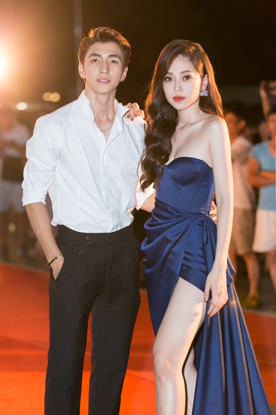 Dàn trai tài, gái sắc sải bước trên thảm đỏ Miss World Việt Nam 2019 - 6 Dàn trai tài, gái sắc sải bước trên thảm đỏ Miss World Việt Nam 2019 - 6