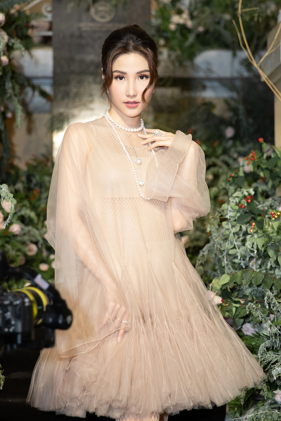 Diễm My 9X đụng váy Song Hye Kyo nhưng không ngại bị so sánh - 2 Diễm My 9X đụng váy Song Hye Kyo nhưng không ngại bị so sánh - 2