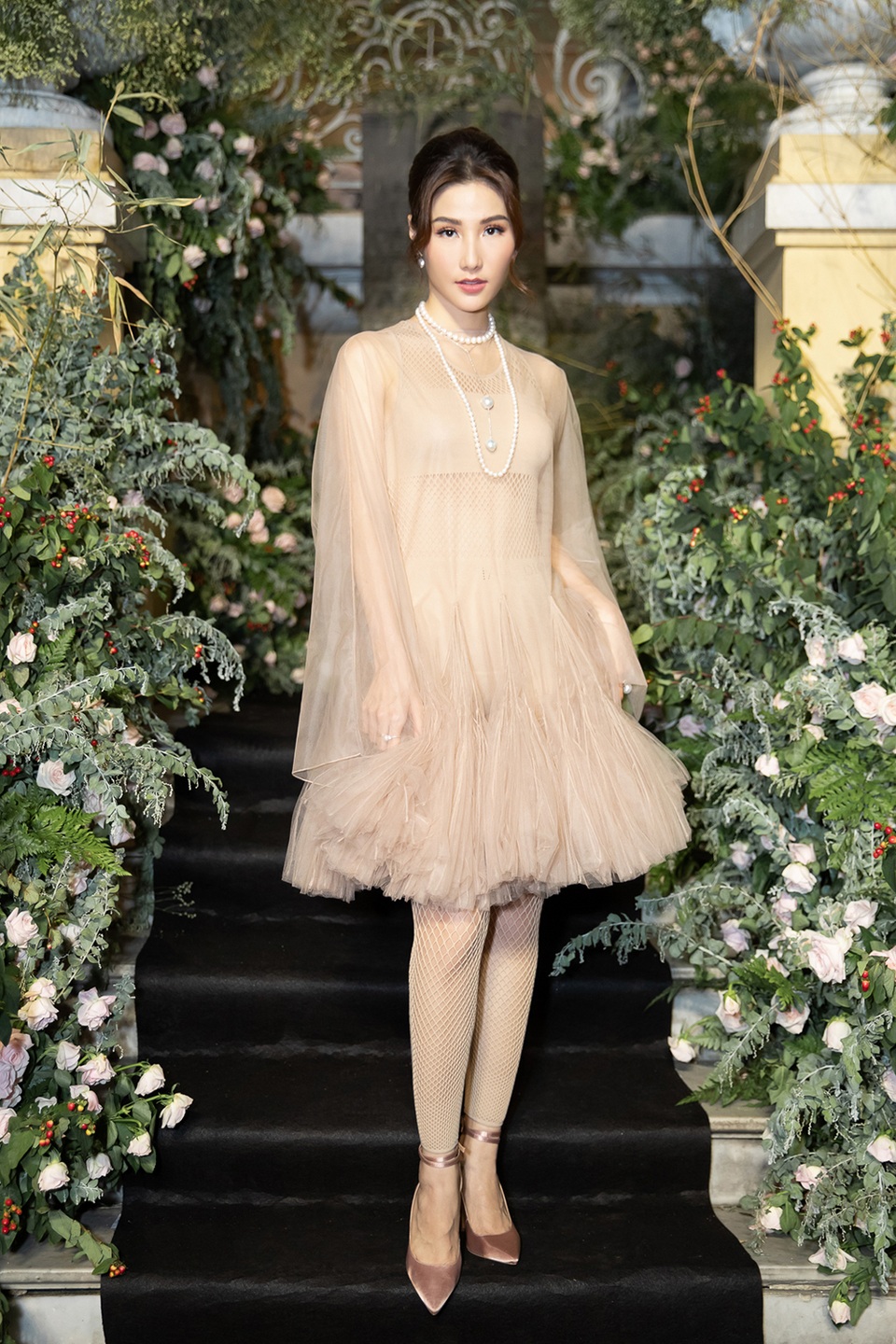 Diễm My 9X đụng váy Song Hye Kyo nhưng không ngại bị so sánh - 1 Diễm My 9X đụng váy Song Hye Kyo nhưng không ngại bị so sánh - 1