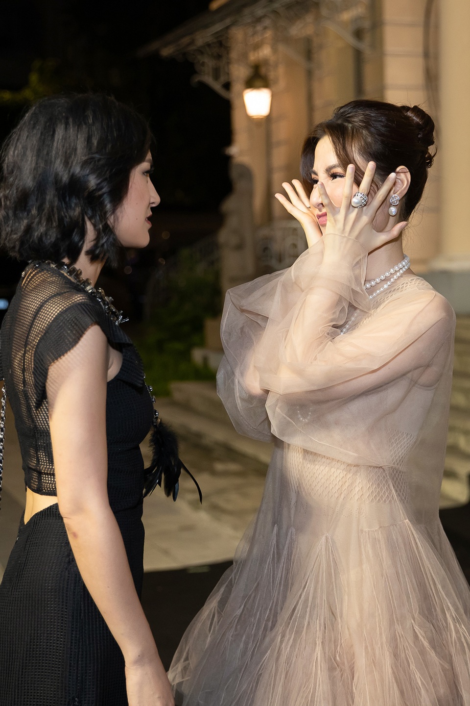 Diễm My 9X đụng váy Song Hye Kyo nhưng không ngại bị so sánh - 7 Diễm My 9X đụng váy Song Hye Kyo nhưng không ngại bị so sánh - 7