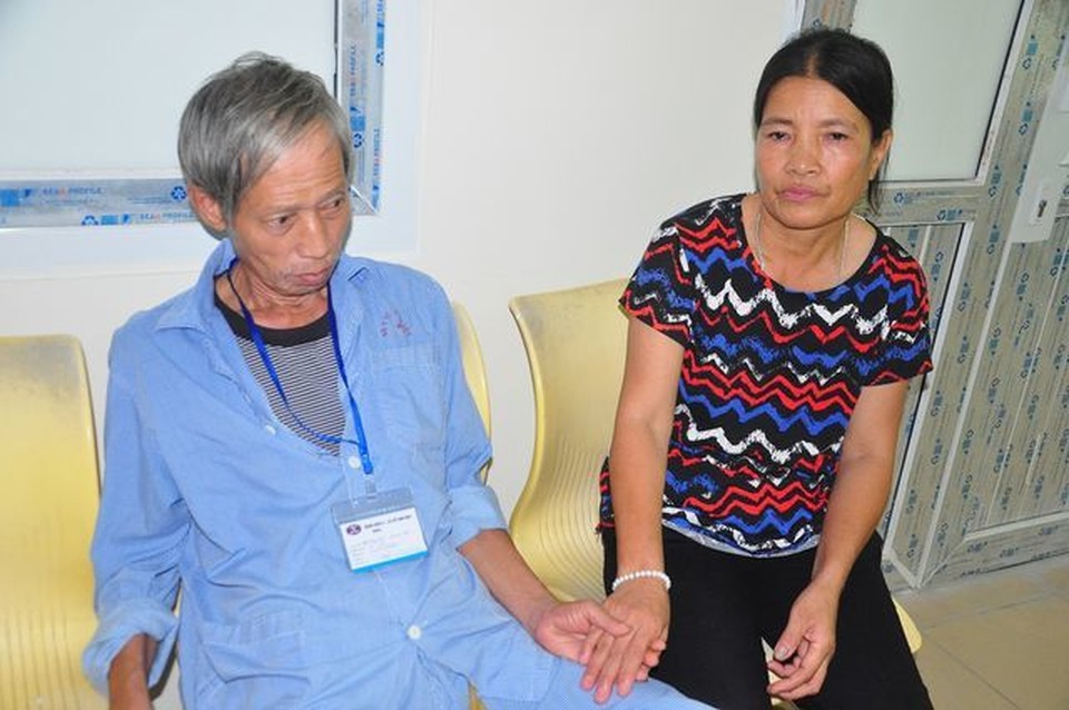 Gần 165 triệu đồng đến với vợ chồng ung thư chia nhau suất cơm từ thiện - 1 Gần 165 triệu đồng đến với vợ chồng ung thư chia nhau suất cơm từ thiện - 1