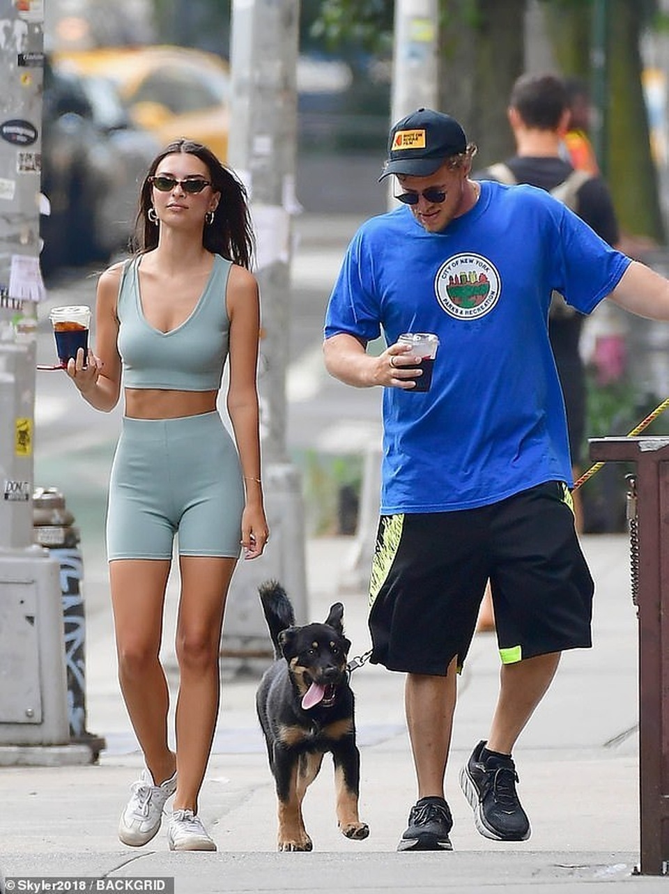 Ngưỡng mộ dáng vóc thon thả của Emily Ratajkowski - 3 Ngưỡng mộ dáng vóc thon thả của Emily Ratajkowski - 3