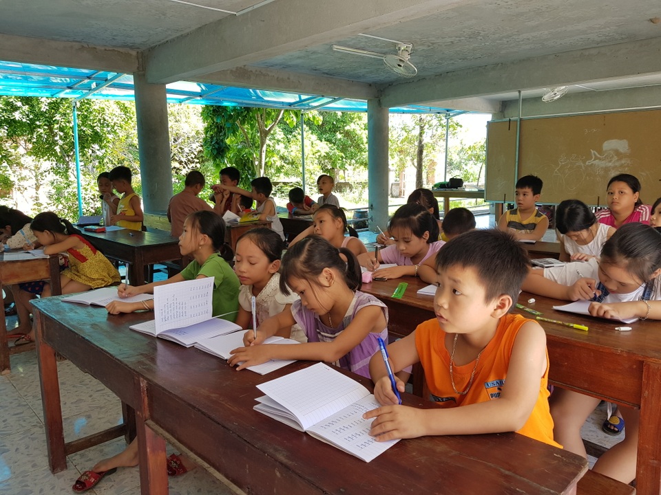 Ngôi chùa làng 16 năm mở lớp dạy học miễn phí cho học sinh - 3 Ngôi chùa làng 16 năm mở lớp dạy học miễn phí cho học sinh - 3