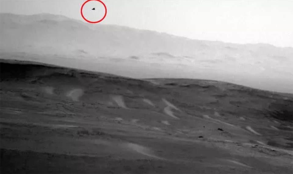 Tàu thăm dò của NASA chụp được hình ảnh sinh vật ngoài hành tinh trên sao Hoả? - 1 Tàu thăm dò của NASA chụp được hình ảnh sinh vật ngoài hành tinh trên sao Hoả? - 1