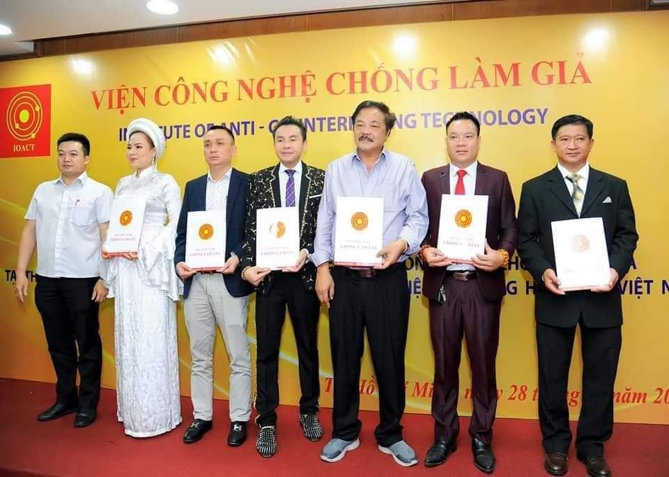 Nữ hoàng văn hoá tâm linh xin rút khỏi ban chống hàng giả vì thấy không đủ năng lực - 2 Nữ hoàng văn hoá tâm linh xin rút khỏi ban chống hàng giả vì thấy không đủ năng lực - 2