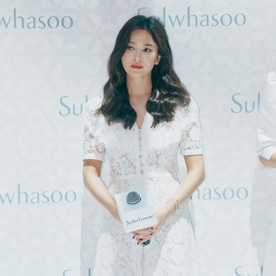 Song Hye Kyo xuất hiện lần đầu sau tuyên bố ly hôn - 6 Song Hye Kyo xuất hiện lần đầu sau tuyên bố ly hôn - 6