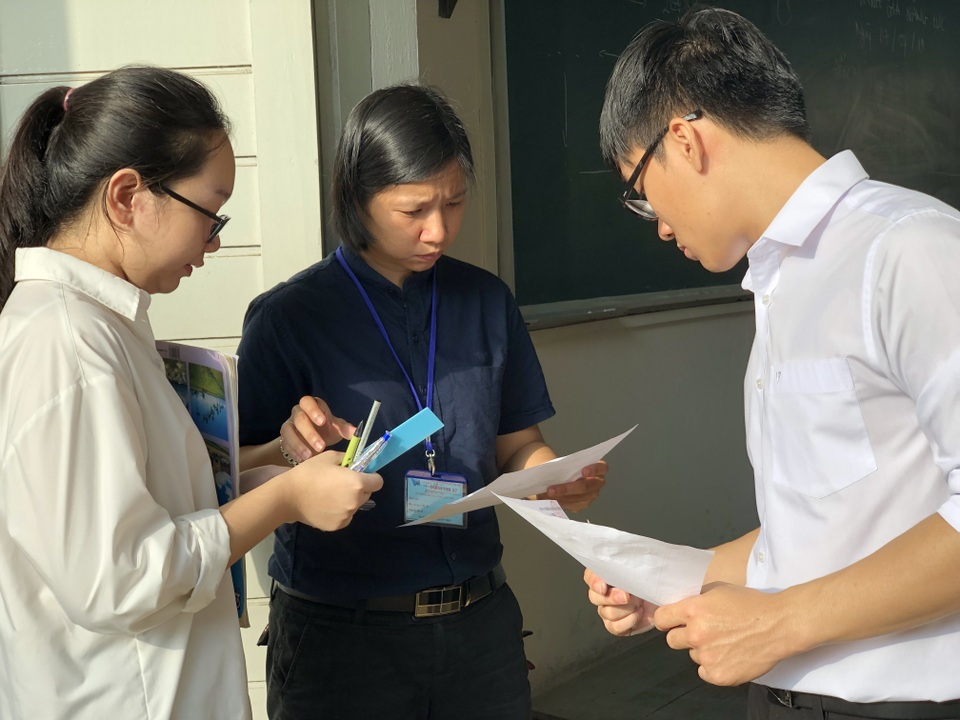 Thí sinh hai lần thi đánh giá năng lực tìm suất vào Đại học - 3 Thí sinh hai lần thi đánh giá năng lực tìm suất vào Đại học - 3