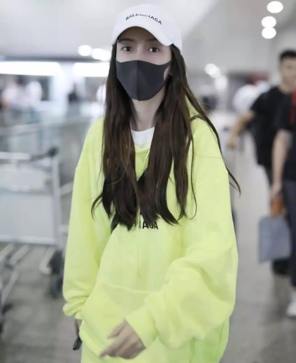 Angelababy lộ vẻ mệt mỏi vì tin đồn ly hôn - 2