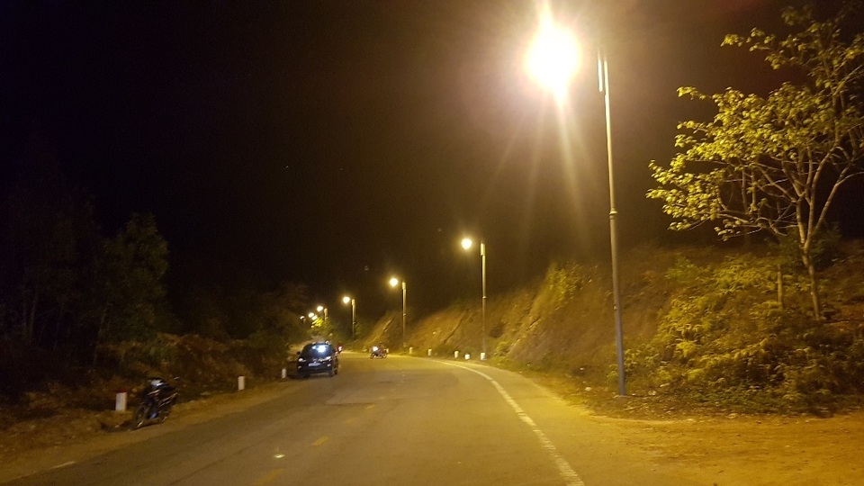 Rừng thông 30 năm tuổi gần lăng vua Khải Định ngùn ngụt cháy trong đêm - 5 Rừng thông 30 năm tuổi gần lăng vua Khải Định ngùn ngụt cháy trong đêm - 5