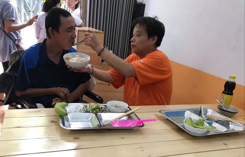 Điều đặc biệt trong quán cơm 2 nghìn đồng của người Đà Nẵng - 6 Điều đặc biệt trong quán cơm 2 nghìn đồng của người Đà Nẵng - 6