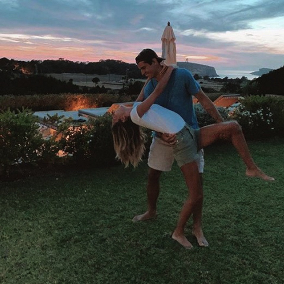 Cổ động viên Chelsea nuối tiếc bà xã xinh đẹp rạng ngời của Morata - 2 Cổ động viên Chelsea nuối tiếc bà xã xinh đẹp rạng ngời của Morata - 2