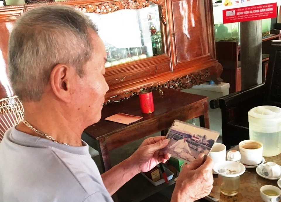 Cha mẹ già mỏi mòn đợi lời hẹn đi hết một giáp sẽ về của con gái - 1