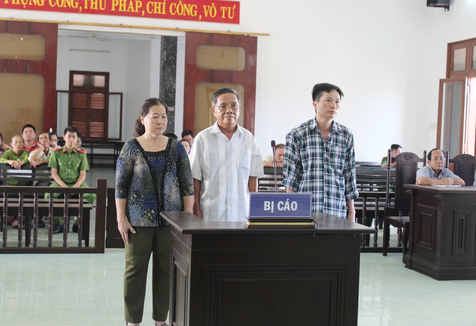 Vụ kiểm lâm tham ô hơn 5,8 tỷ đồng: Khởi tố thêm 2 cán bộ kho bạc - 1 Vụ kiểm lâm tham ô hơn 5,8 tỷ đồng: Khởi tố thêm 2 cán bộ kho bạc - 1
