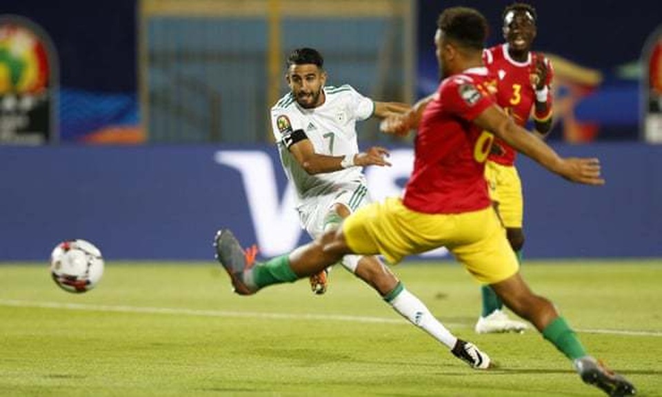 Sao Man City giúp Algeria đánh bại Guinea để vào tứ kết CAN 2019 - 1