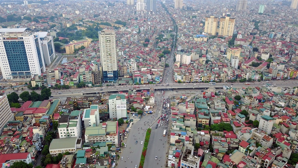 Cao ốc đua nhau mọc, đường sá chật hẹp tắc nghẽn: Hà Nội trả lời dân ra sao? - 2 Cao ốc đua nhau mọc, đường sá chật hẹp tắc nghẽn: Hà Nội trả lời dân ra sao? - 2