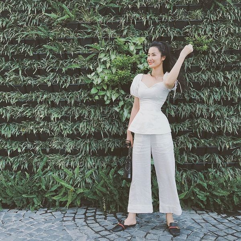Thu Minh cá tính với đầm ren - tất lưới; Huyền My hoá “công chúa tóc xù” - 8 Thu Minh cá tính với đầm ren - tất lưới; Huyền My hoá “công chúa tóc xù” - 8