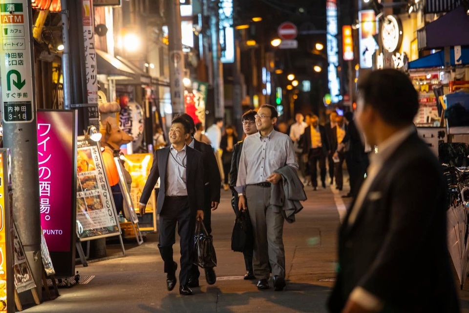 Mặt tối nơi công sở Nhật Bản: Làm 80 tiếng/tuần, bị ép nghỉ việc khi mang thai - 3 Mặt tối nơi công sở Nhật Bản: Làm 80 tiếng/tuần, bị ép nghỉ việc khi mang thai - 3