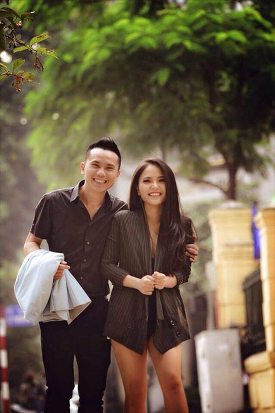 Tú Dưa bị vợ 3 “tố”: “Khéo ở đâu ấy chứ không biết nịnh vợ” - 2 Tú Dưa bị vợ 3 “tố”: “Khéo ở đâu ấy chứ không biết nịnh vợ” - 2