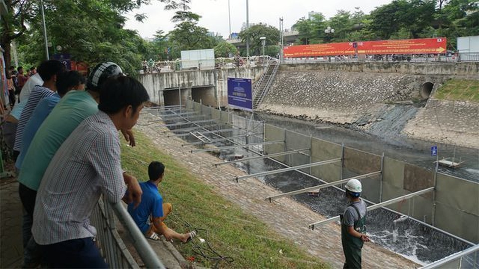 Chủ tịch Hà Nội: Nếu nước sông Tô Lịch “đứng” sẽ làm sạch được ngay - 1 Chủ tịch Hà Nội: Nếu nước sông Tô Lịch “đứng” sẽ làm sạch được ngay - 1