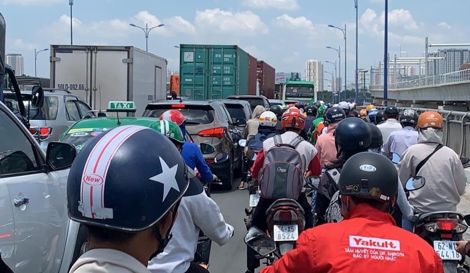 Xác định “thủ phạm” gây hỗn loạn giao thông phía Đông Sài Gòn - 1 Xác định “thủ phạm” gây hỗn loạn giao thông phía Đông Sài Gòn - 1