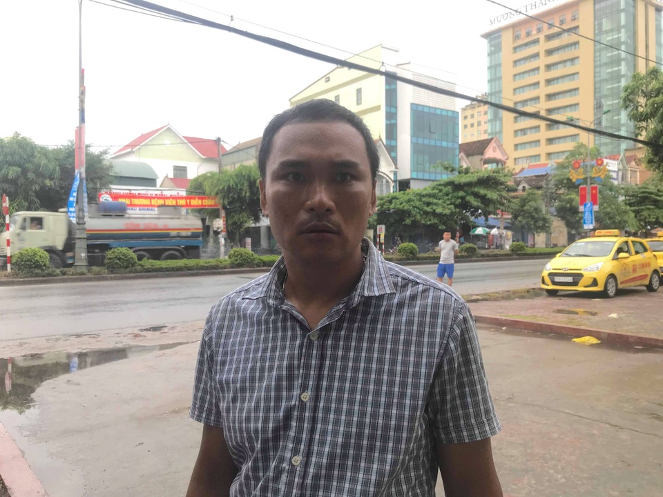 Can đánh nhau, em vợ bị anh rể dùng lưỡi lê đâm hỏng hậu môn - 1 Can đánh nhau, em vợ bị anh rể dùng lưỡi lê đâm hỏng hậu môn - 1
