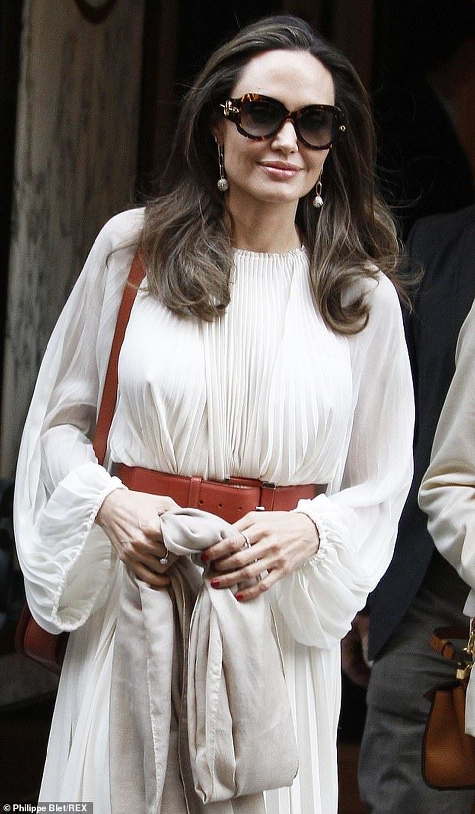 Angelina Jolie thanh lịch xuất hiện tại Paris - 7 Angelina Jolie thanh lịch xuất hiện tại Paris - 7
