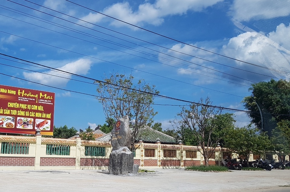 Vẫn chưa tháo dỡ đoạn tường rào vi phạm tại resort “đại gia” xứ Huế chiếm đất công - 1 Vẫn chưa tháo dỡ đoạn tường rào vi phạm tại resort “đại gia” xứ Huế chiếm đất công - 1