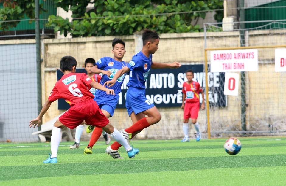 Xác định các đội vào tứ kết giải bóng đá Thiếu niên toàn quốc - 1