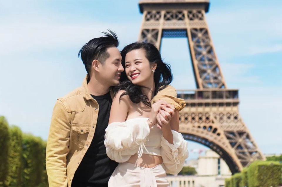 Đông Nhi hạnh phúc khoe nhẫn cầu hôn của Ông Cao Thắng - 4 Đông Nhi hạnh phúc khoe nhẫn cầu hôn của Ông Cao Thắng - 4