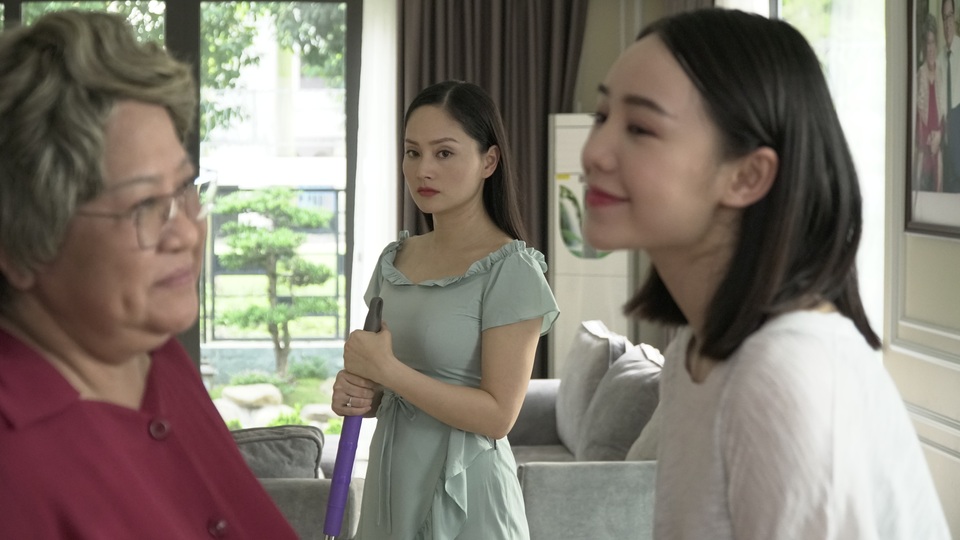 Lan Phương kể hậu trường “Nàng dâu order”: Cho con bú, nude dưới cái lạnh 5 độ - 4 Lan Phương kể hậu trường “Nàng dâu order”: Cho con bú, nude dưới cái lạnh 5 độ - 4
