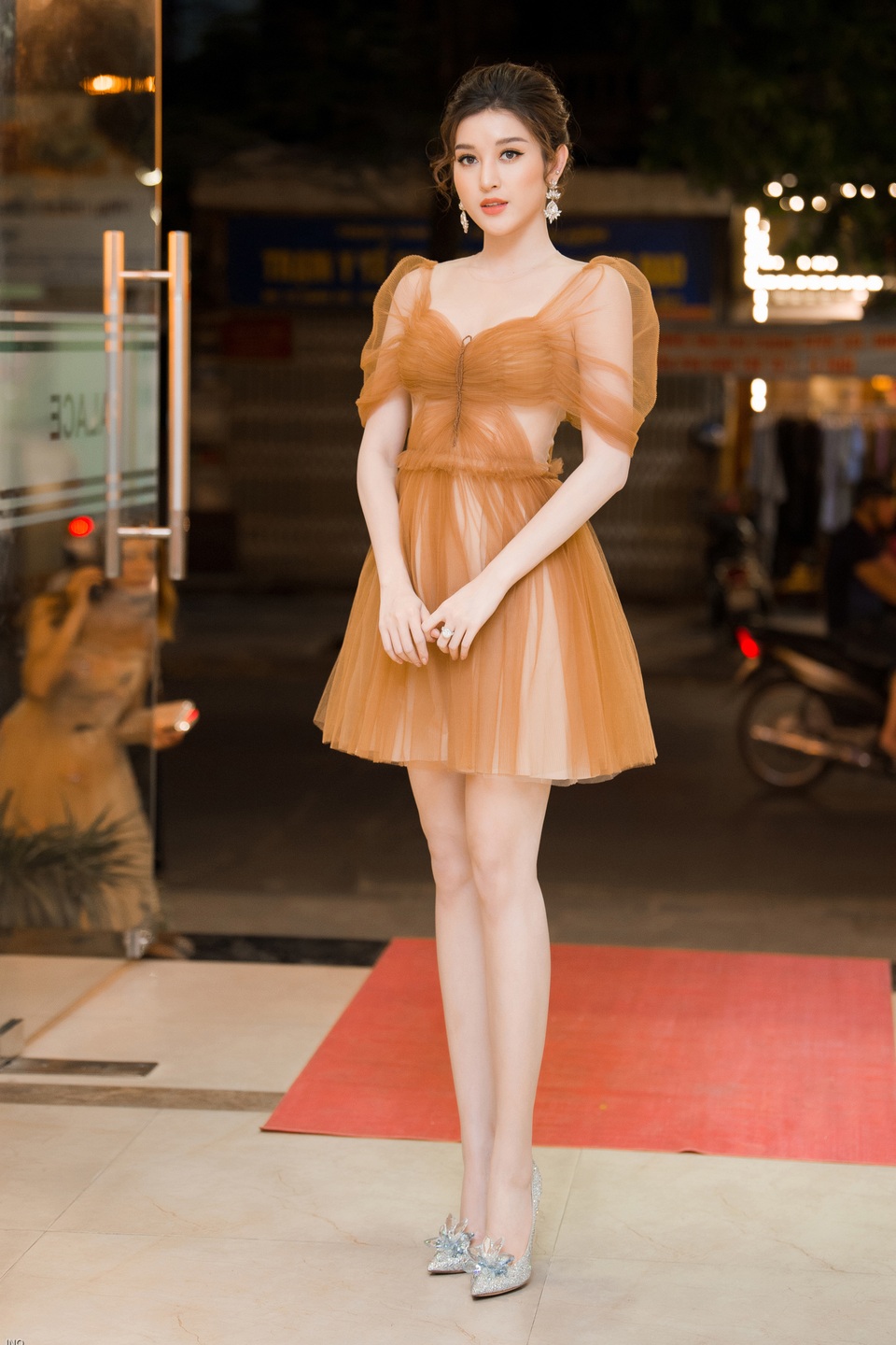 Huyền My nói về tin đồn giàu sụ, không ngại mua đồ hiệu tiền tỷ - 6 Huyền My nói về tin đồn giàu sụ, không ngại mua đồ hiệu tiền tỷ - 6