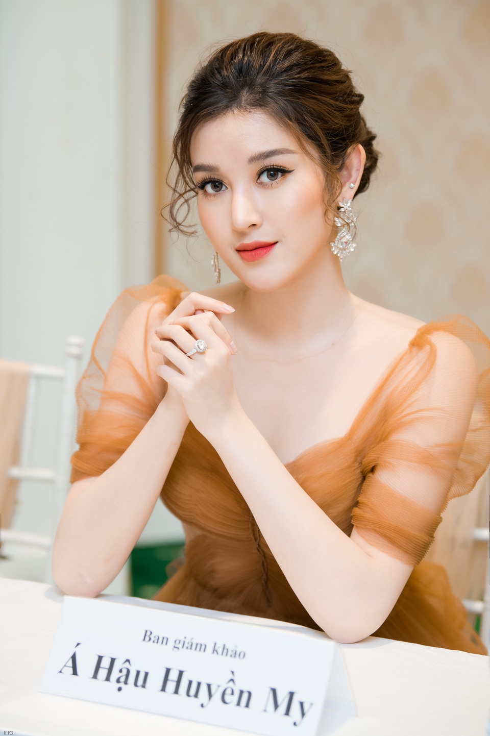 Huyền My nói về tin đồn giàu sụ, không ngại mua đồ hiệu tiền tỷ - 5 Huyền My nói về tin đồn giàu sụ, không ngại mua đồ hiệu tiền tỷ - 5