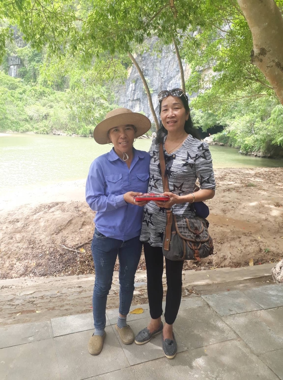 Quảng Bình: Du khách vui mừng nhận lại ví bị rơi  - 1 Quảng Bình: Du khách vui mừng nhận lại ví bị rơi  - 1