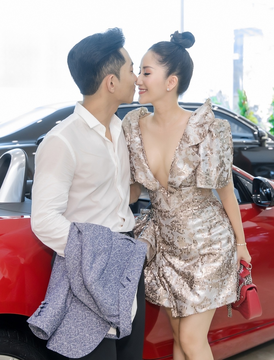 Khánh Thi khoe đã tìm lại được 4 vali hành lý thất lạc - 2 Khánh Thi khoe đã tìm lại được 4 vali hành lý thất lạc - 2