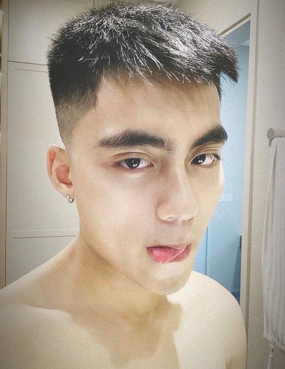 Em trai Sơn Tùng M-TP khoe ảnh lộ vẻ đẹp trai, sành điệu - 1 Em trai Sơn Tùng M-TP khoe ảnh lộ vẻ đẹp trai, sành điệu - 1
