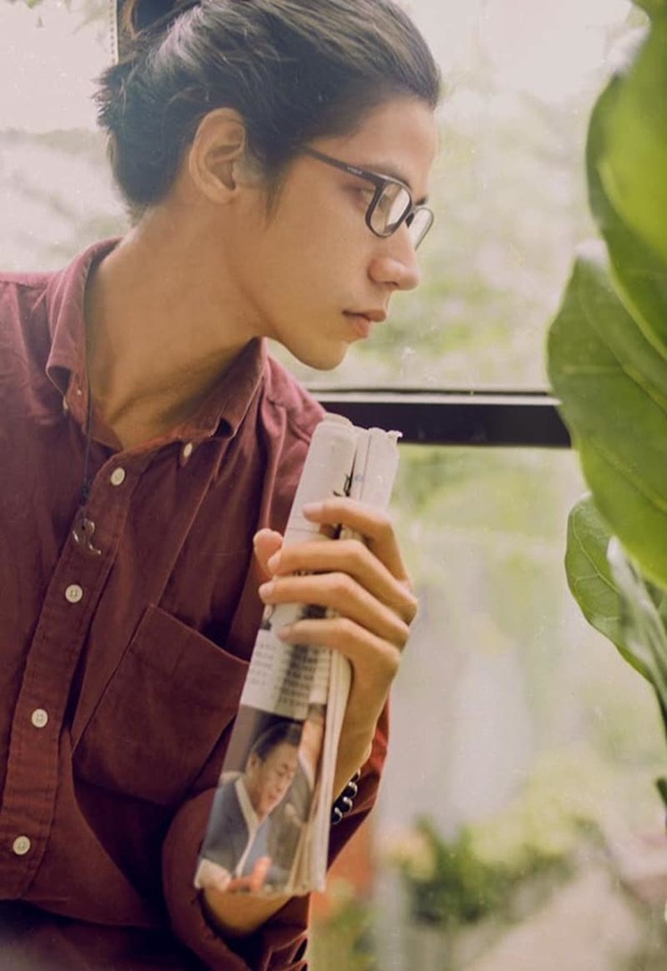 Vẻ điển trai lãng tử của 9X Vĩnh Long với mái tóc dài - 4 Vẻ điển trai lãng tử của 9X Vĩnh Long với mái tóc dài - 4