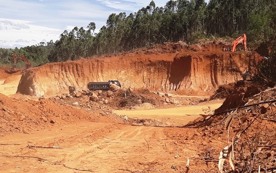 Vụ ồ ạt “móc ruột” núi Hóc Giảng: Ban QLDA Giao thông tỉnh rút kinh nghiệm (?!) - 3