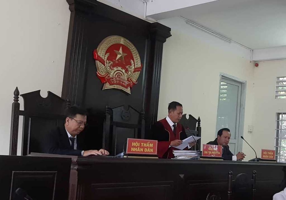 Đánh chết người vi phạm, 2 cựu công an lĩnh 16 năm tù - 2 Đánh chết người vi phạm, 2 cựu công an lĩnh 16 năm tù - 2