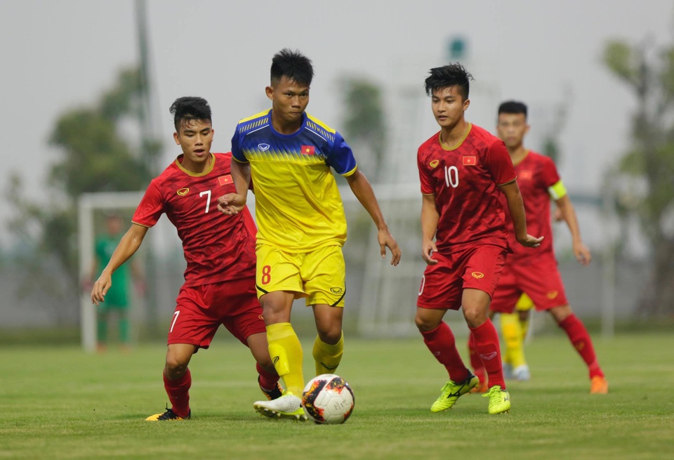Martin Lo và Tiến Linh tịt ngòi, U22 Việt Nam thắng nhẹ U18 Việt Nam - 1 Martin Lo và Tiến Linh tịt ngòi, U22 Việt Nam thắng nhẹ U18 Việt Nam - 1