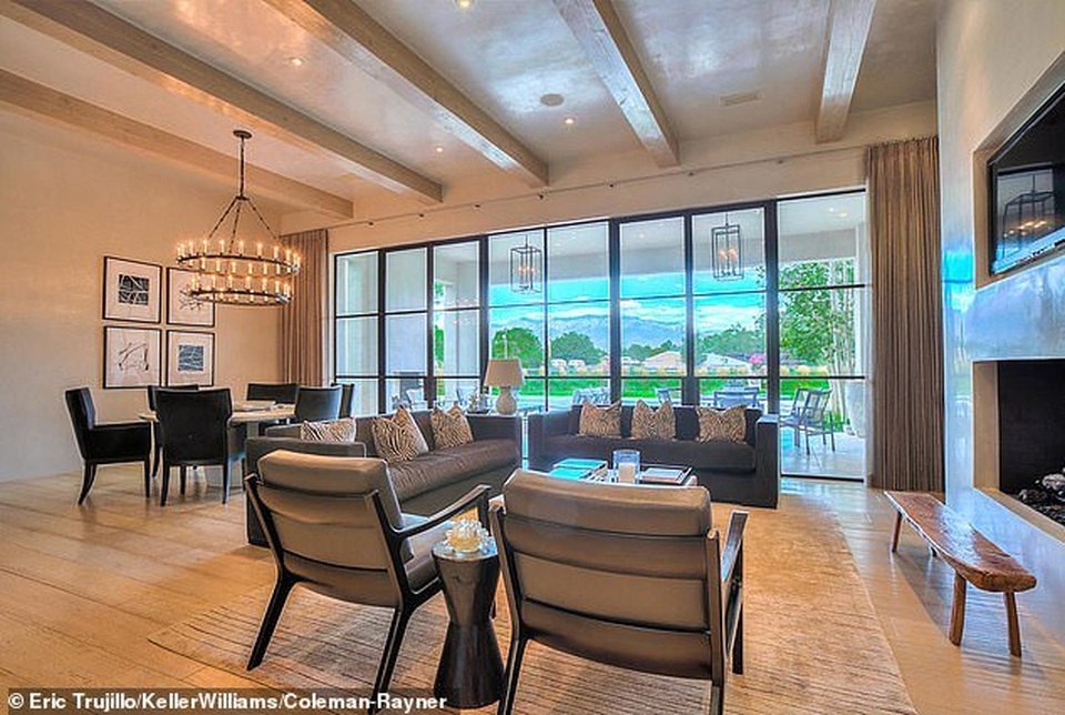 Ngắm biệt thự sang trọng Angelina Jolie ở khi quay phim mới - 5 Ngắm biệt thự sang trọng Angelina Jolie ở khi quay phim mới - 5