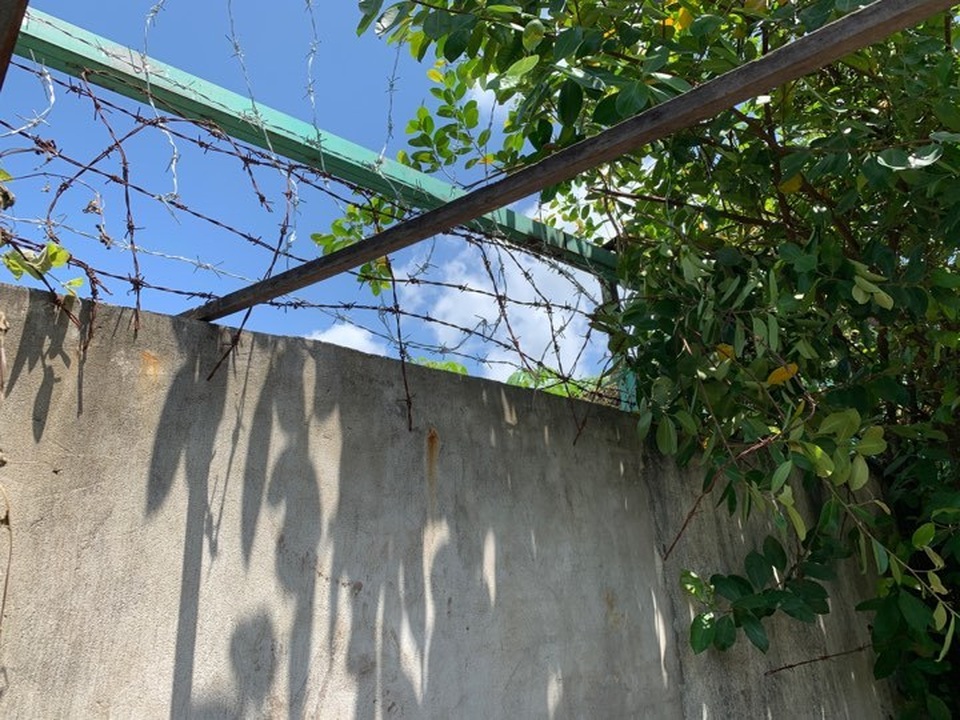 Cuộc đối đầu nghẹt thở giữa chủ nhà và 4 tên cướp có súng - 3 Cuộc đối đầu nghẹt thở giữa chủ nhà và 4 tên cướp có súng - 3