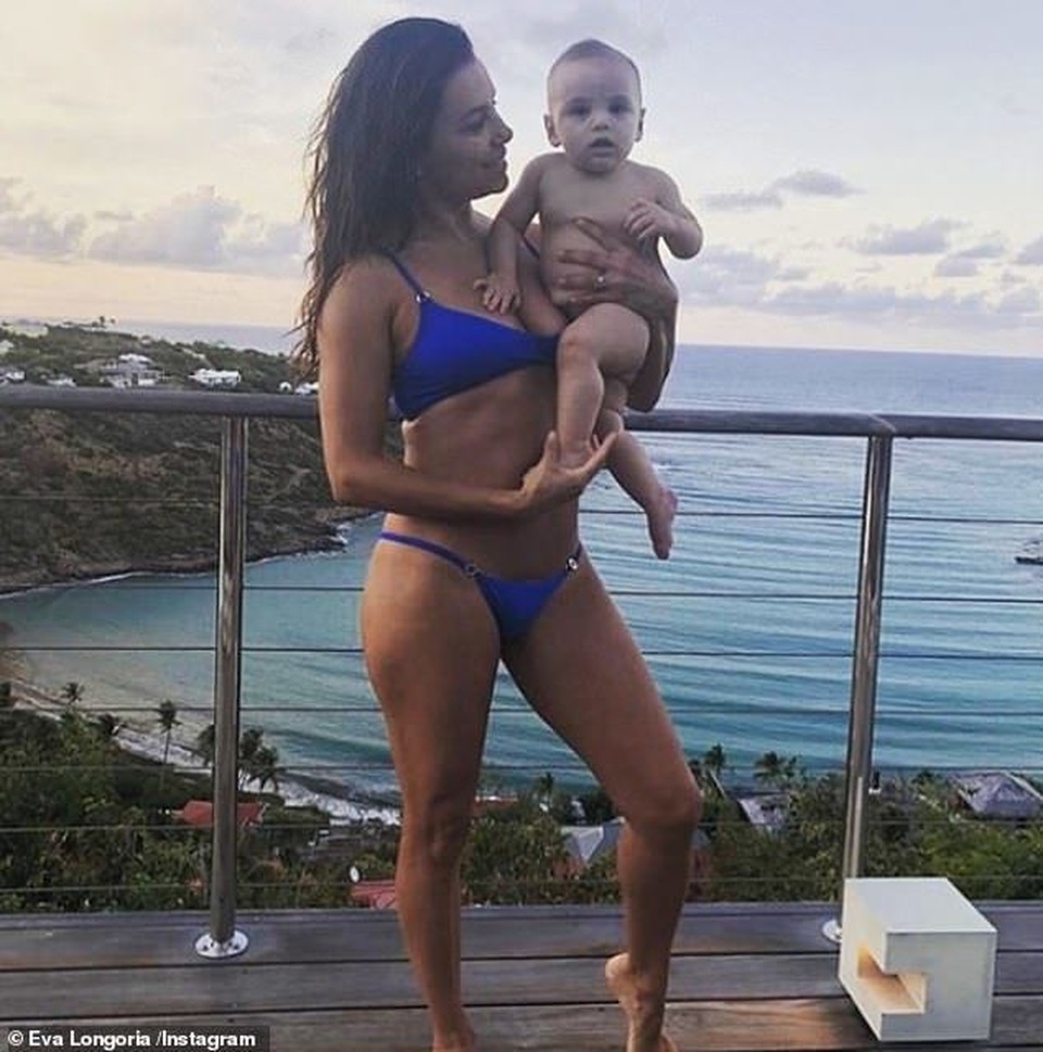 Eva Longoria đưa con trai cưng đi biển - 5 Eva Longoria đưa con trai cưng đi biển - 5